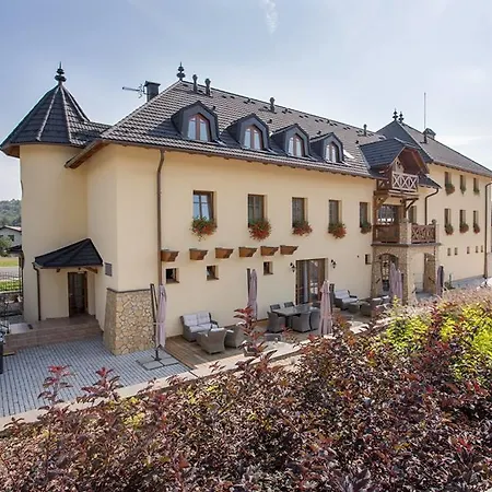 Hunting Chateau